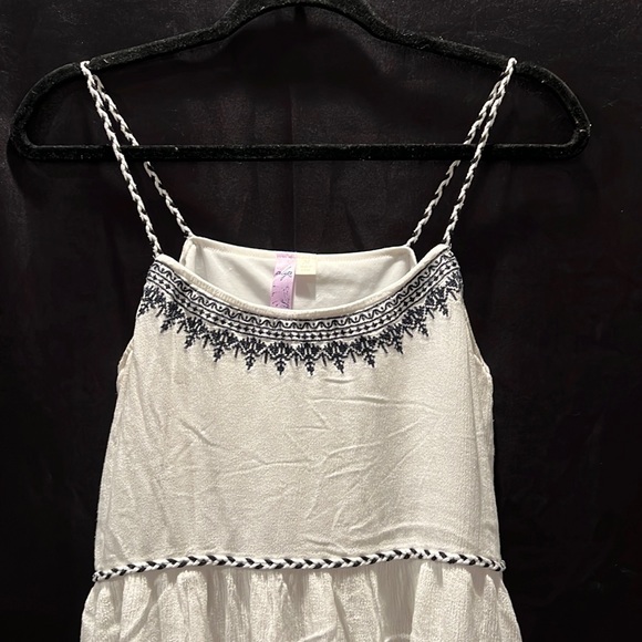 Detailed top mini dress - Picture 2 of 3